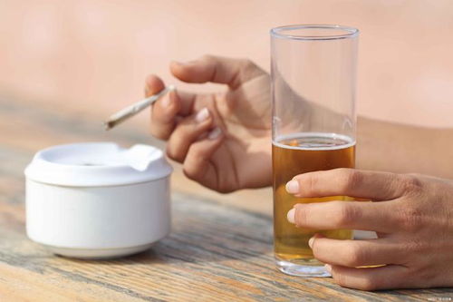 尿酸高患者警惕 除痛風外，酒精飲料還易誘發(fā)這2種并發(fā)癥